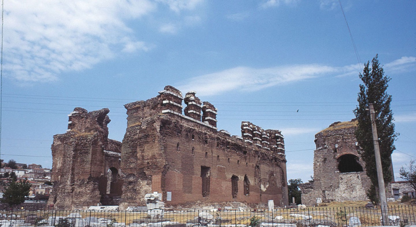 Serapion Tapınağı (Kızıl Avlu)